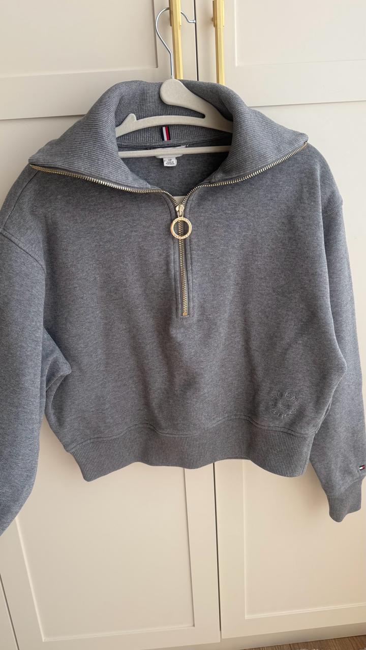 Свитер Tommy Hilfinger в размере S