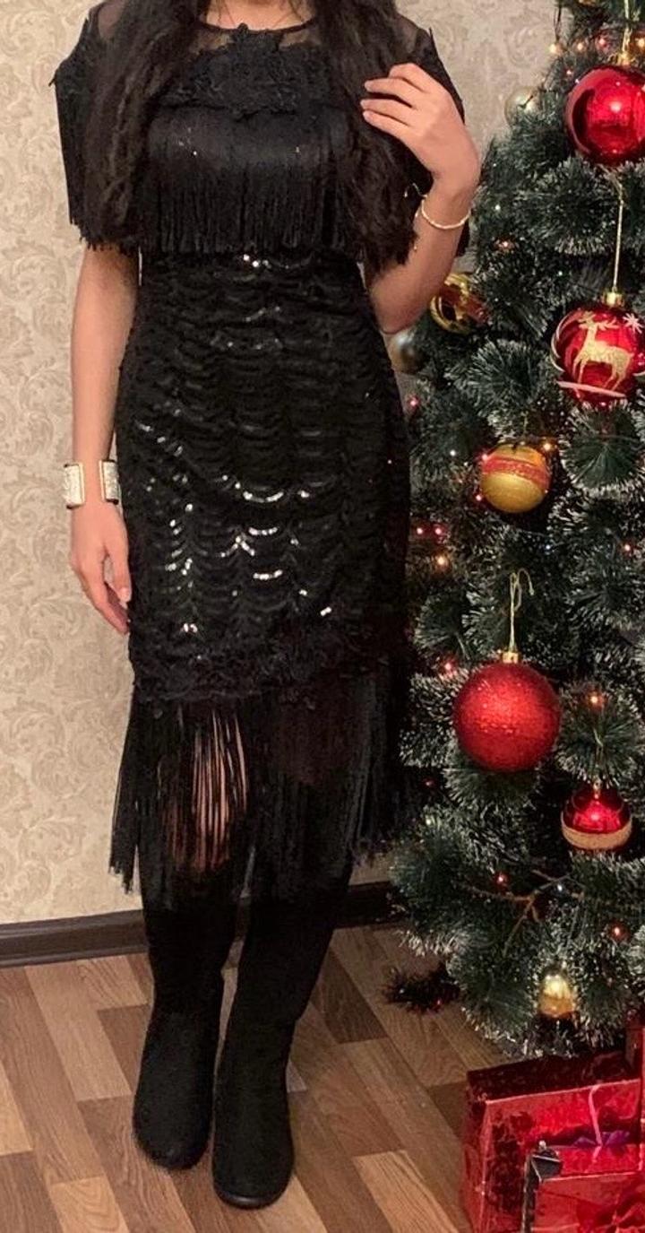 Вечернее чёрное платье