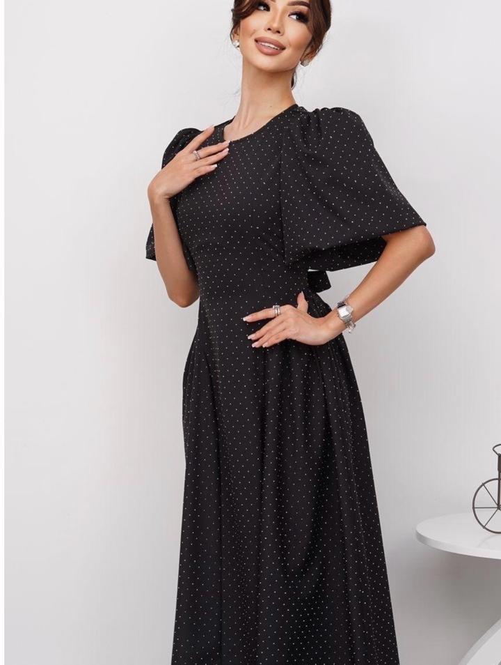 Красивое платье со стразами