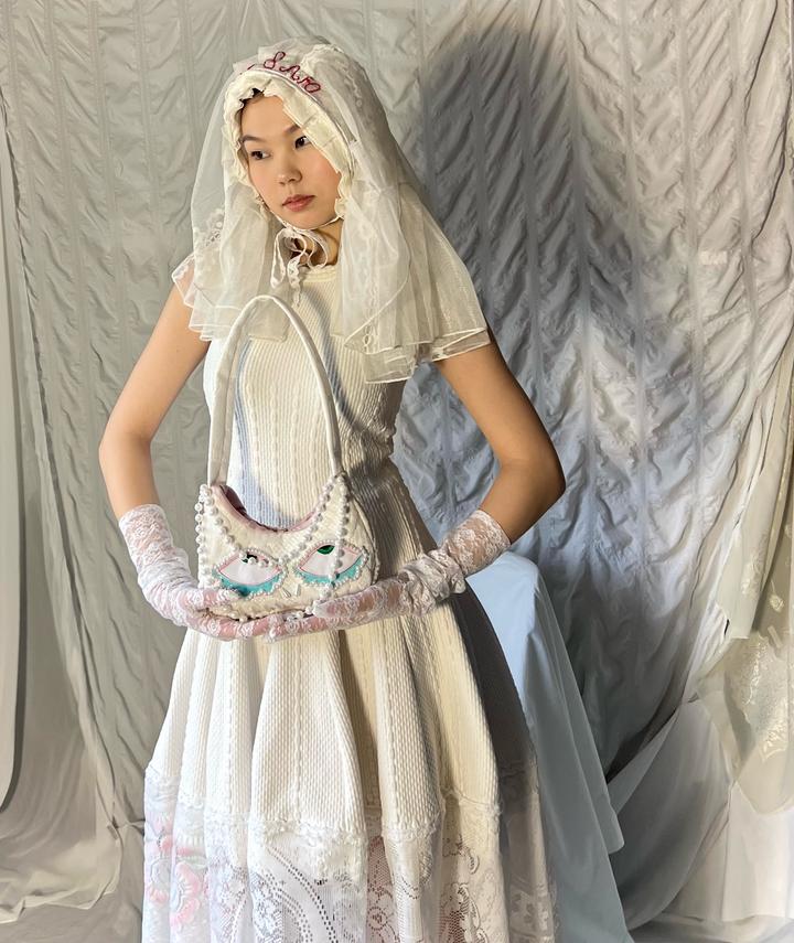 Белая сумка-багет «Слёзы Бывших»