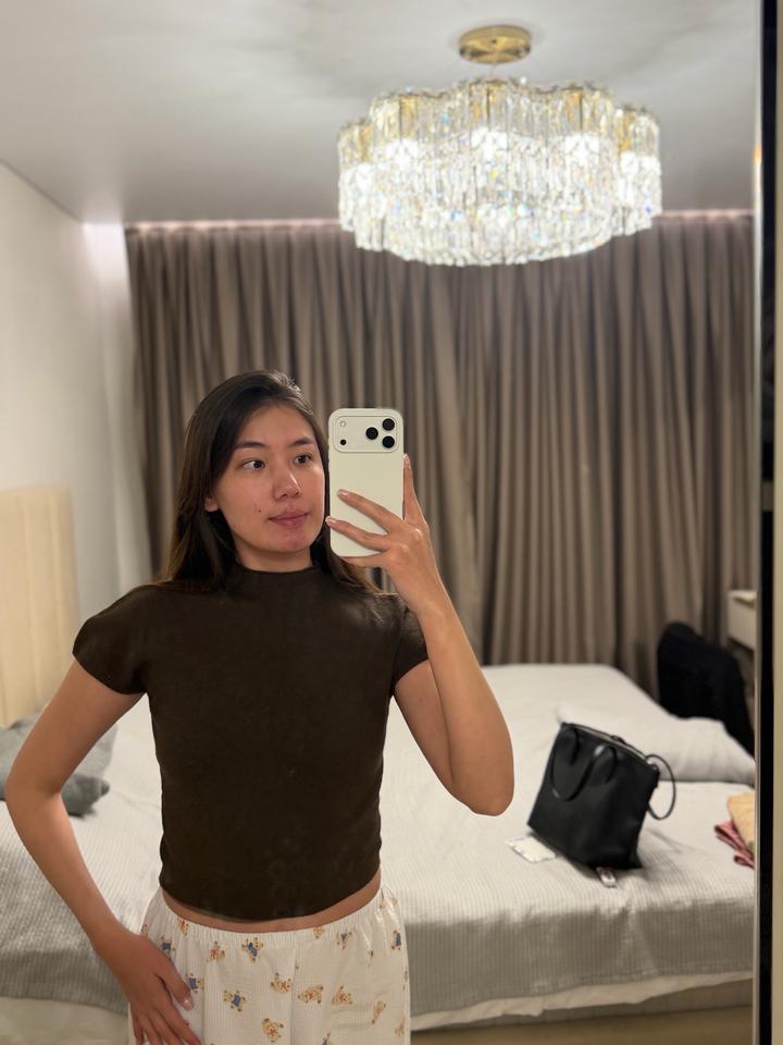 Коричневая кофточка