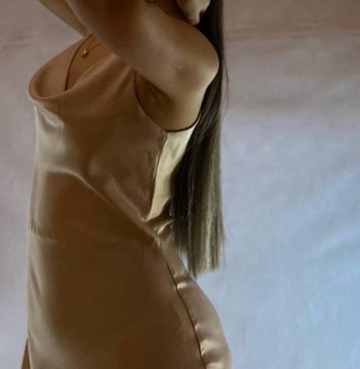 Нежно-бежевое платье