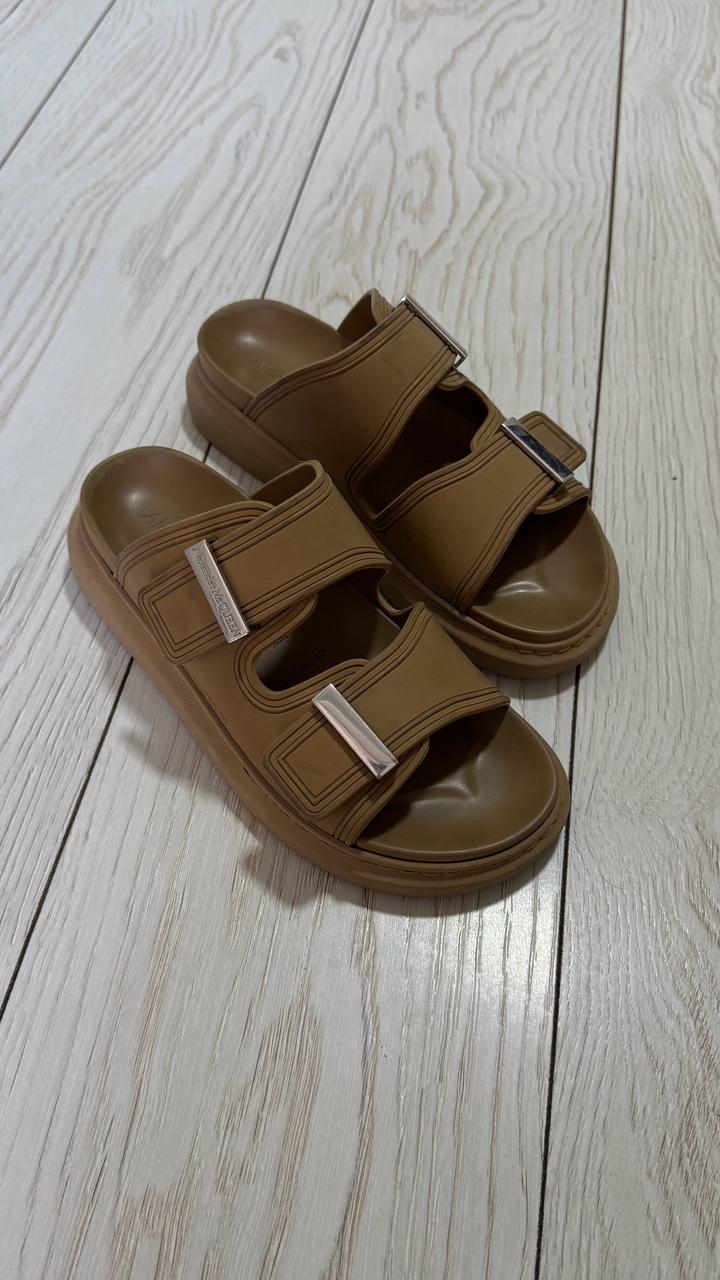Женские шлепанцы Alexander McQueen