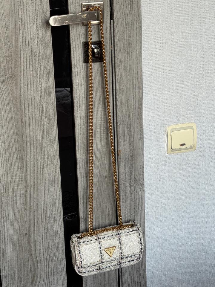 Guess твидовая