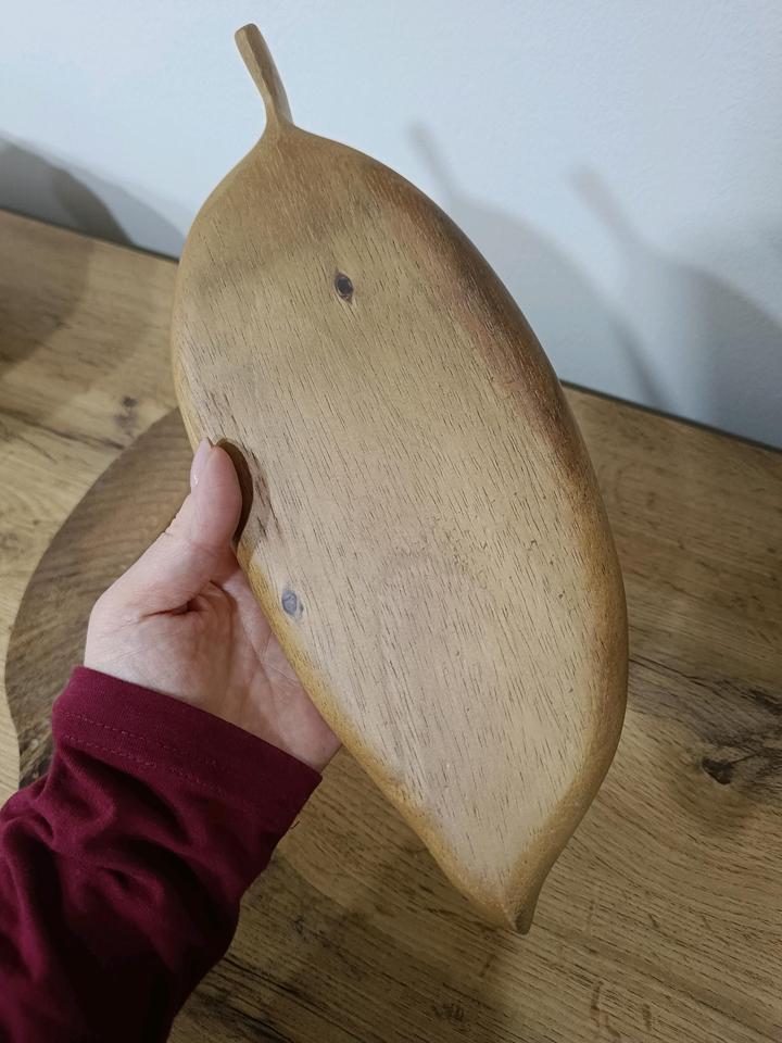 Поднос-тарелка в виде листа, декор