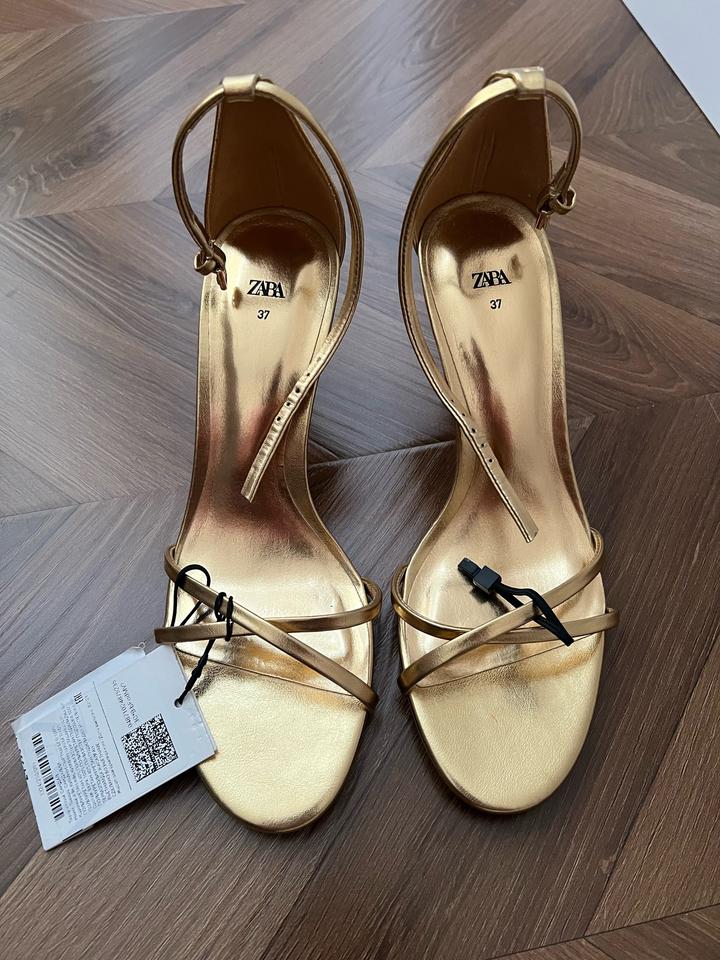 Босоножки Zara