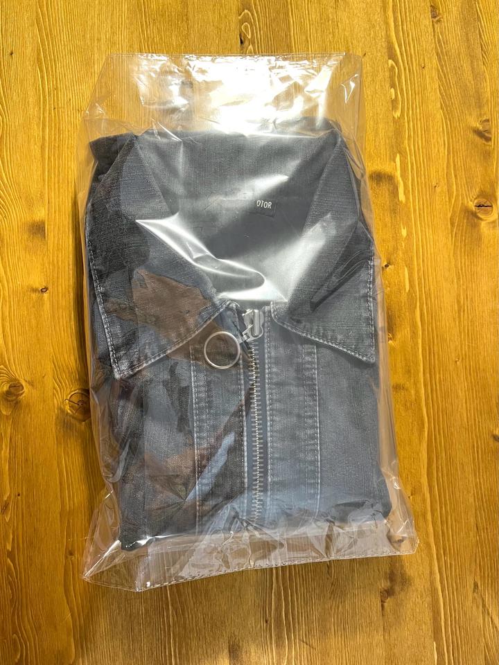 Куртка джинсовая.