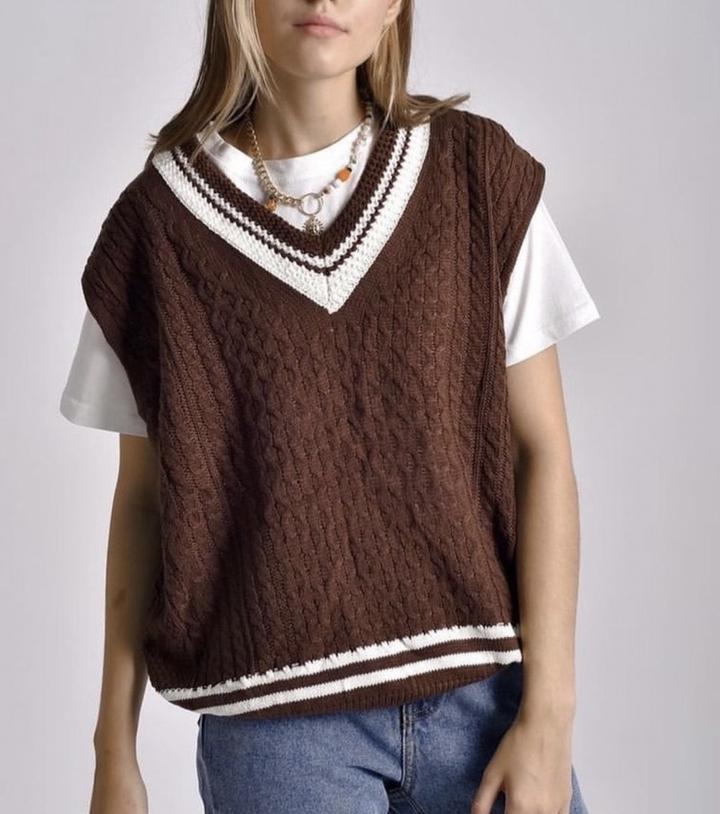 Вязаный жилет корейского бренда