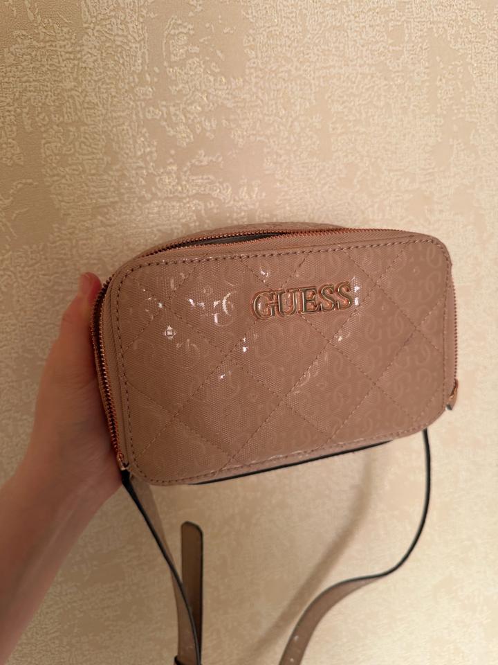 Сумка от бренда GUESS