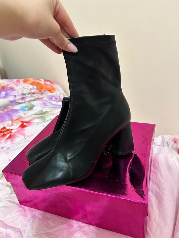 Сапоги на каблуках