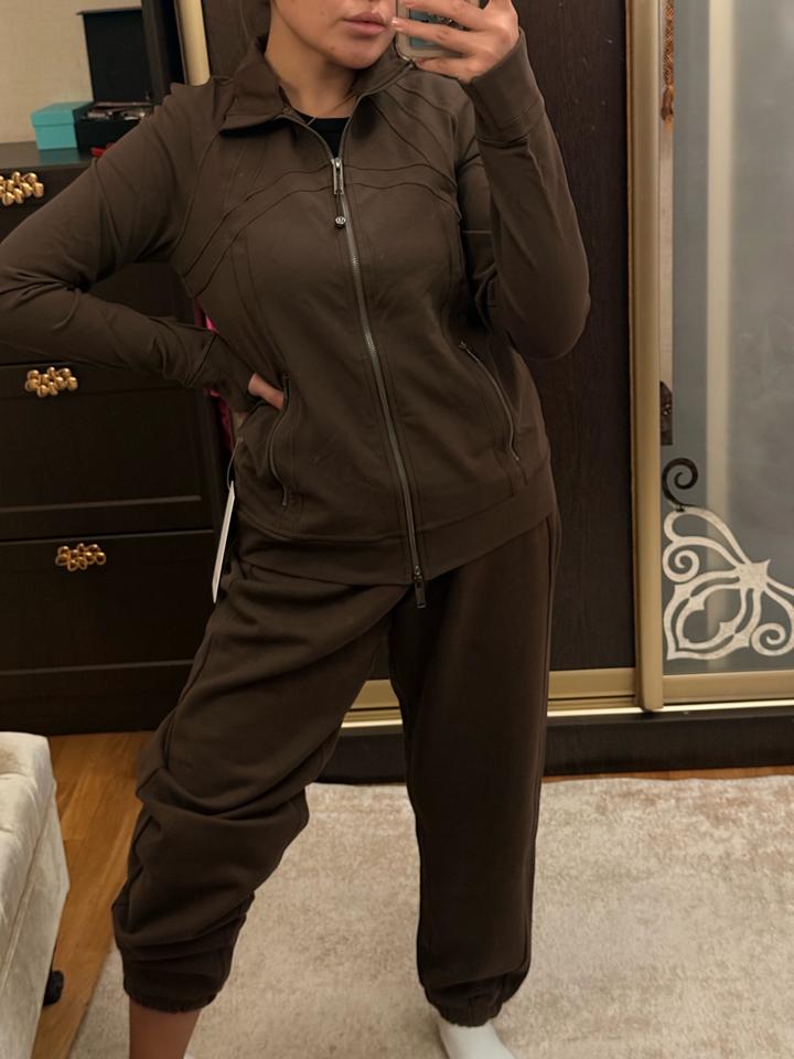 Двойка Lululemon