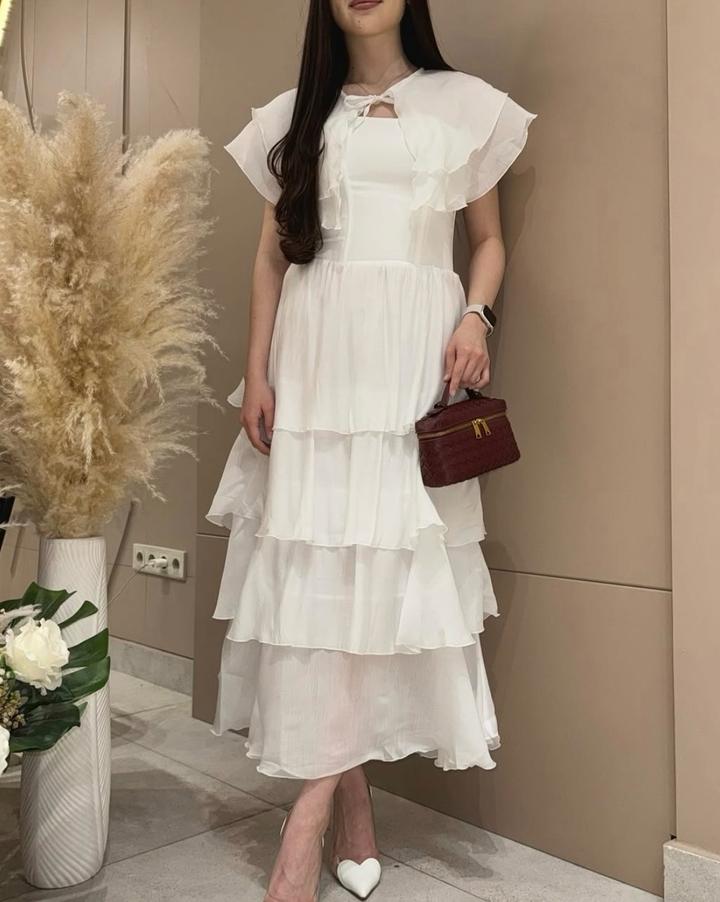 Белое платье с накидкой