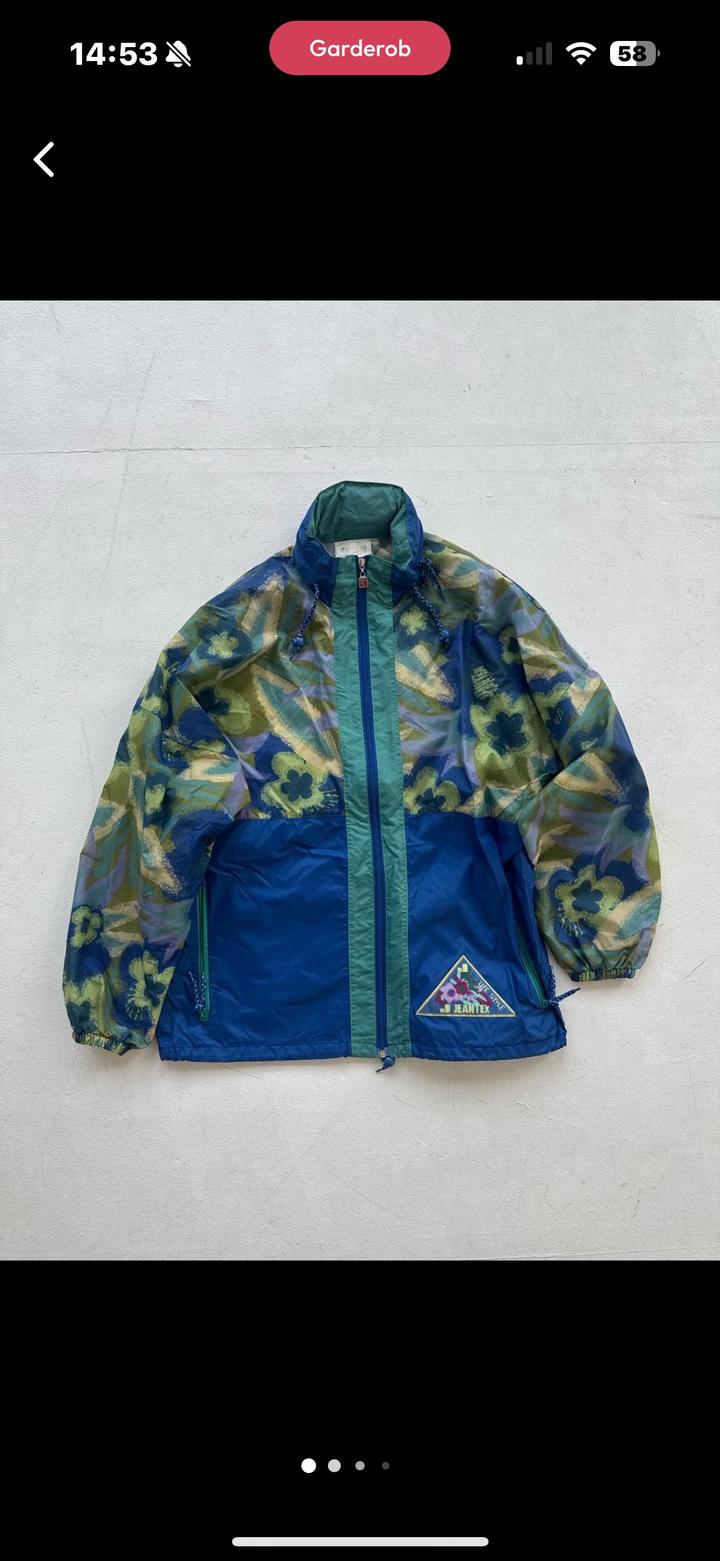 Яркая Ветровка