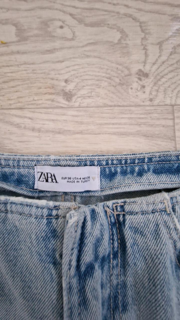 Джинсы zara на бедрах S