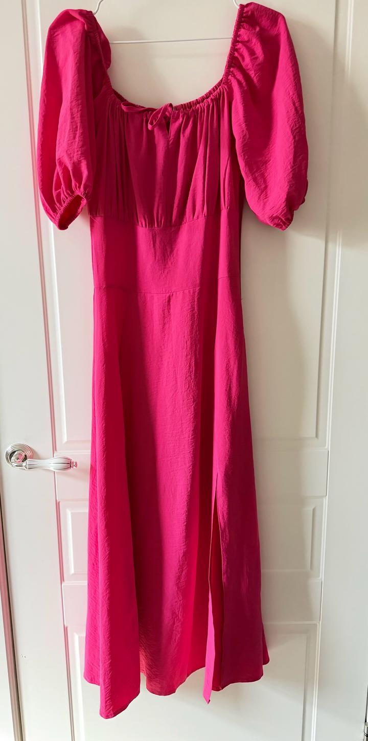 Роскошное розовое платье