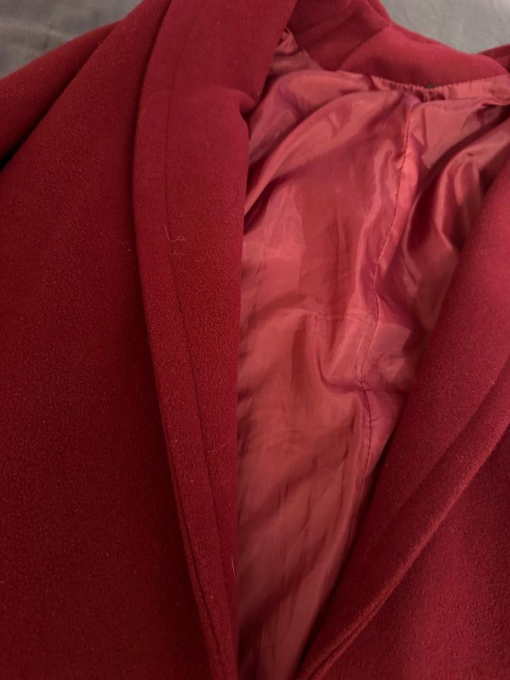 красное пальто