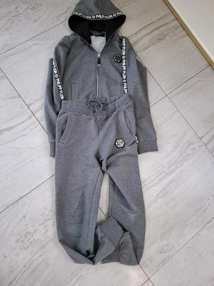 Продам спортивный костюм