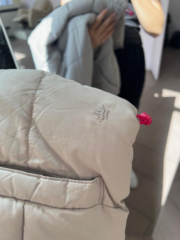 Серая жилетка