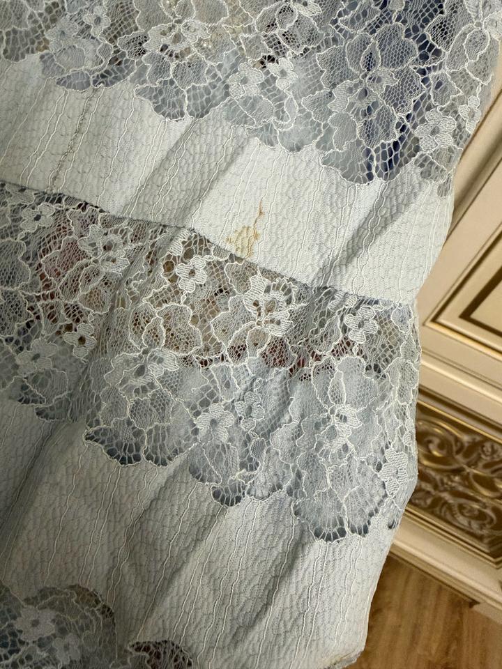 Кружевное голубое платье