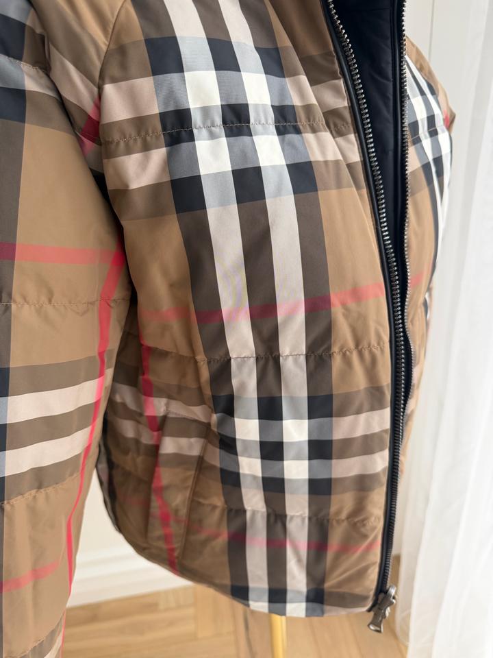 Пуховик жен. Burberry двухсторонний Размер m