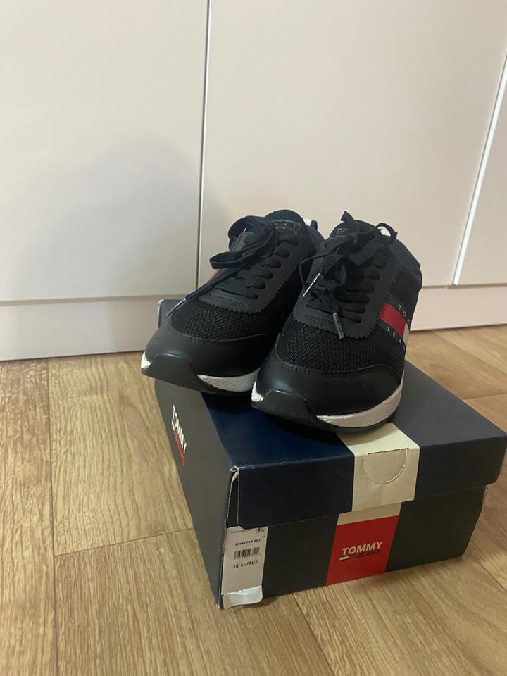 Кроссовки 36 размер Tommy Jeans