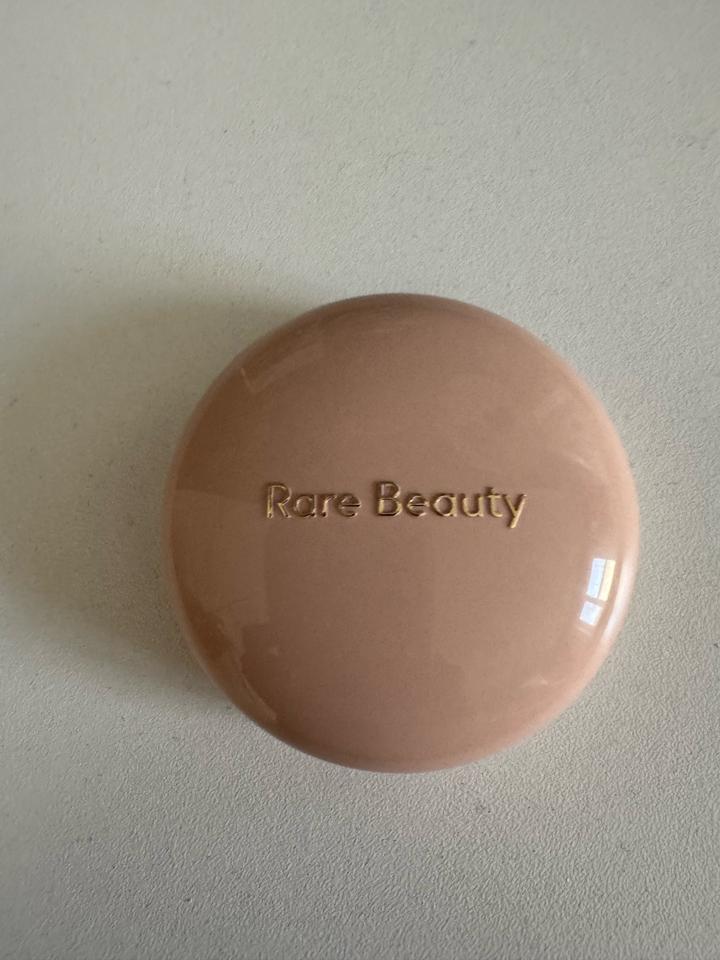 Rare Beauty хайлайтер