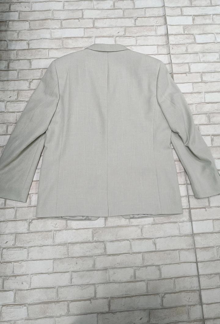 Мужской костюм двойка светлого цвета