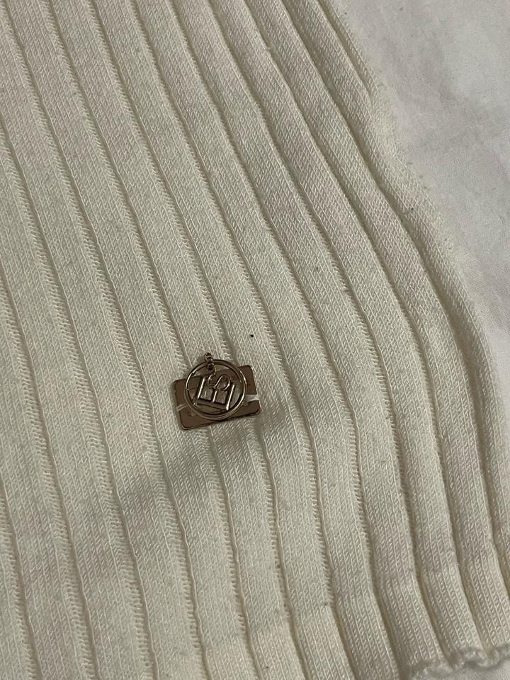 Футболка с горлышком