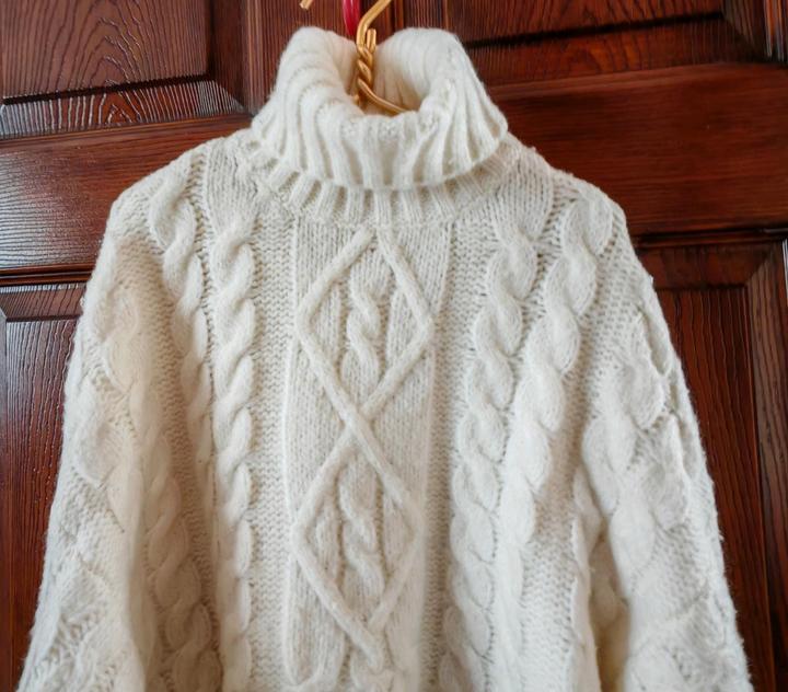 Объемный свитер