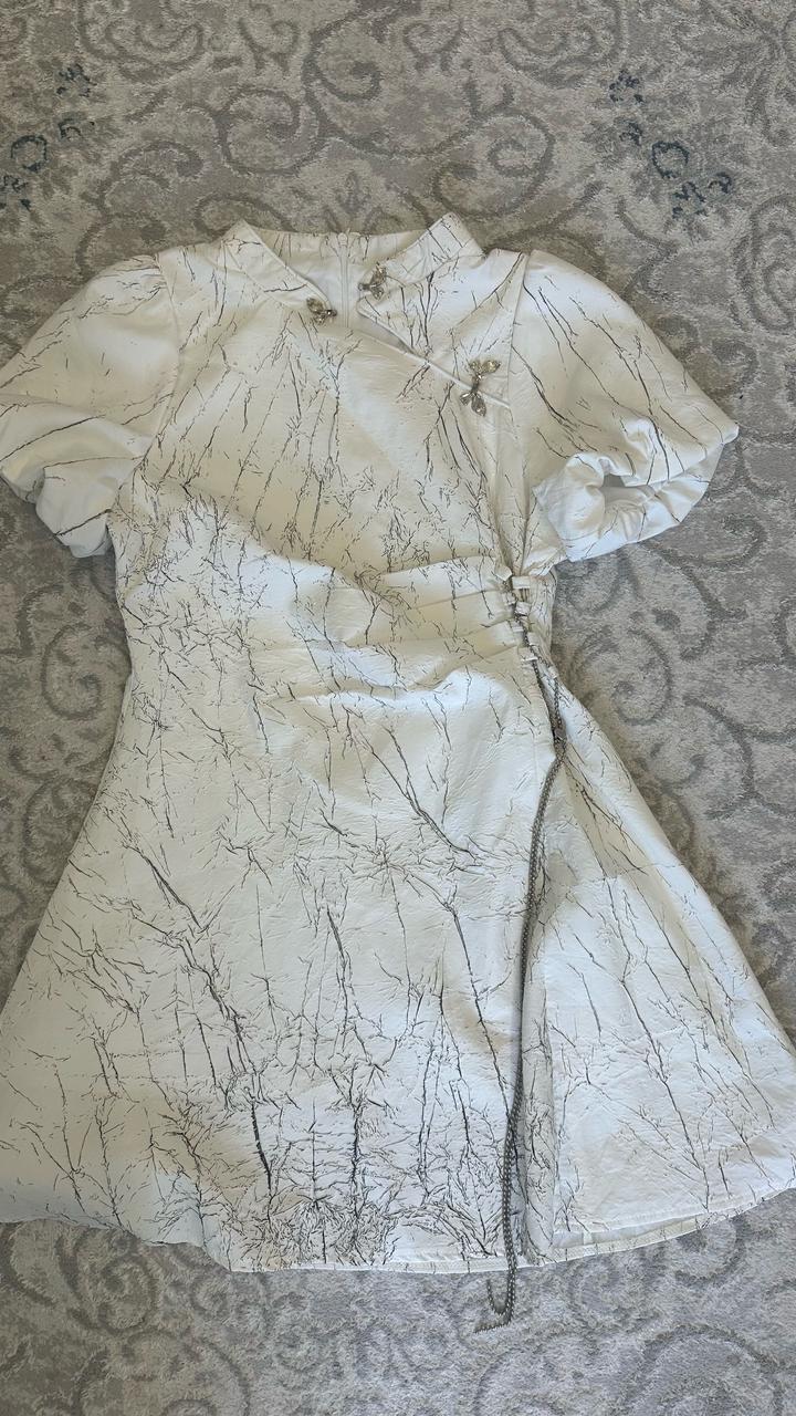 Платье в стиле ципао вместе с сумочкой