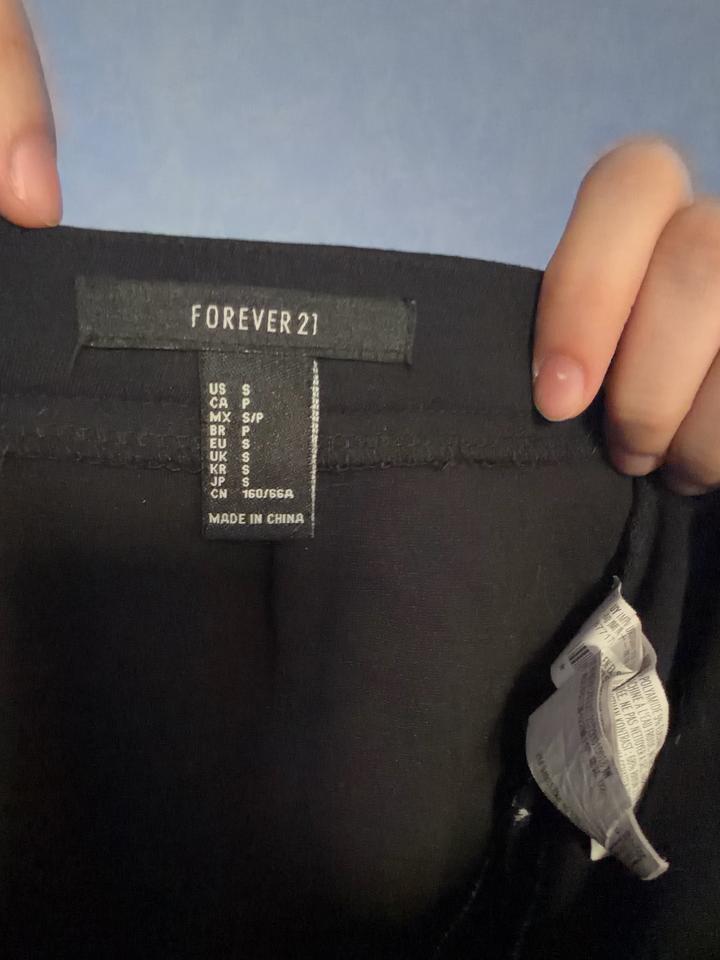 Черная юбка с вырезом forever 21
