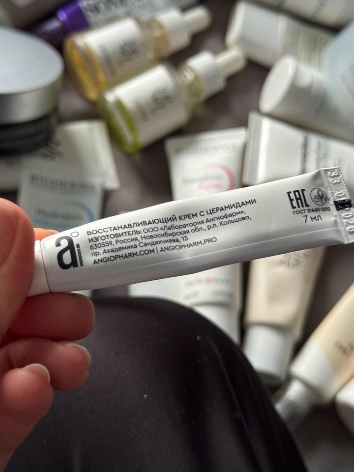 Angiopharm 2 крема Азелаинка + церамиды