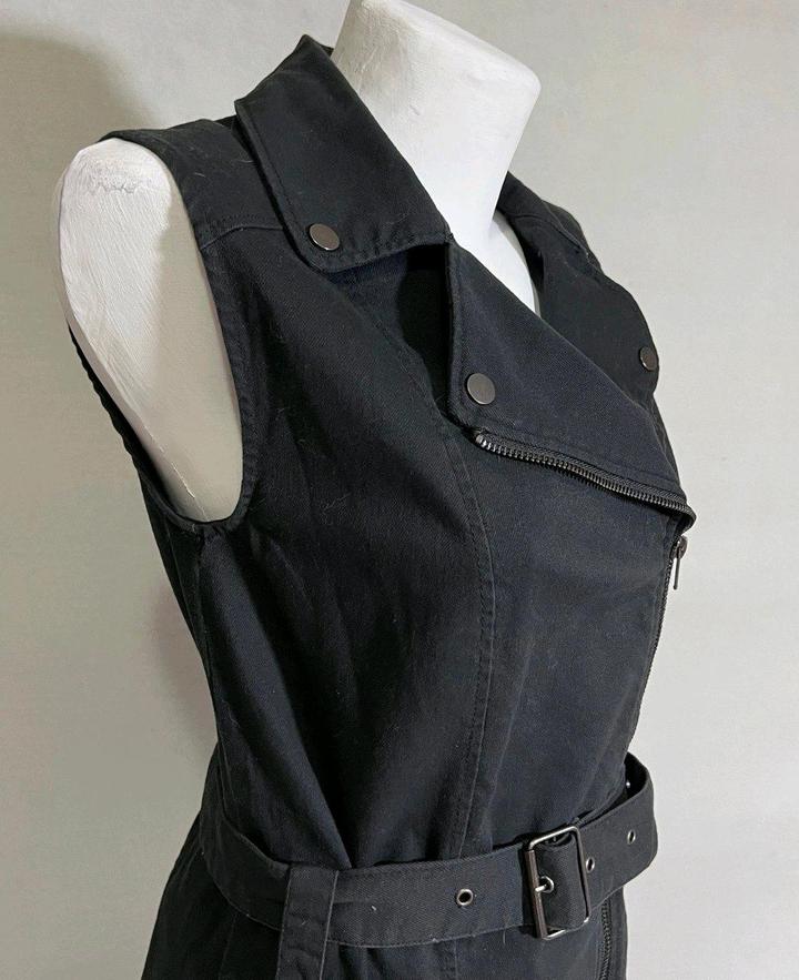 Новое платье жилет H&M р 44 или маленький 46 с поясом джинсовая жилетка