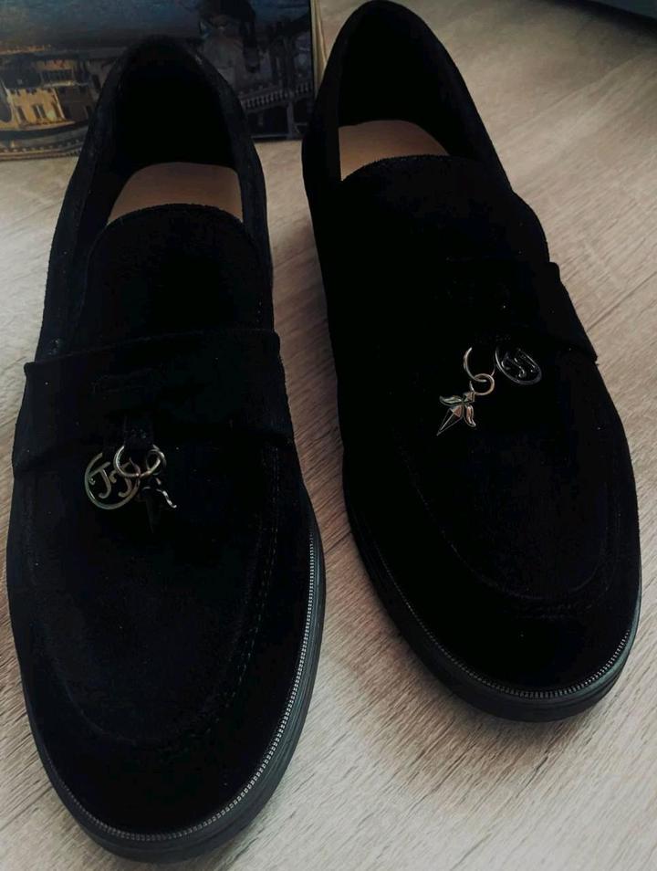 Лоро пиона