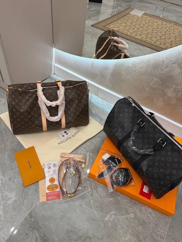 Дорожная сумка от LV