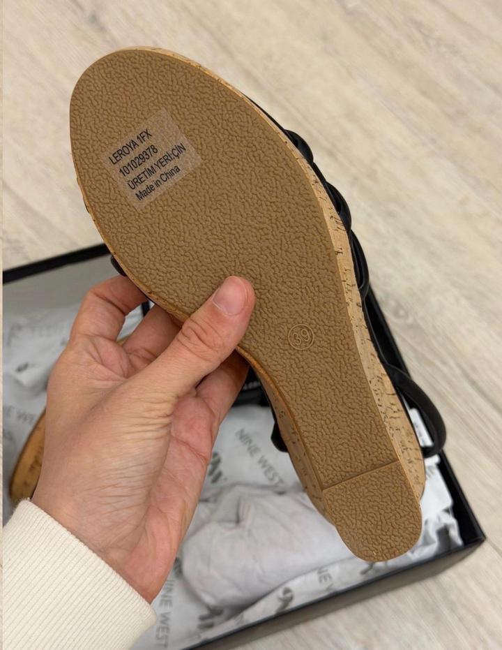 Женские босоножки