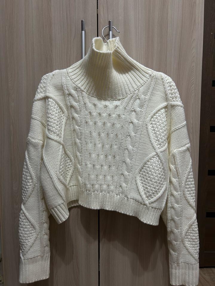 Свитер водолазка укароченный