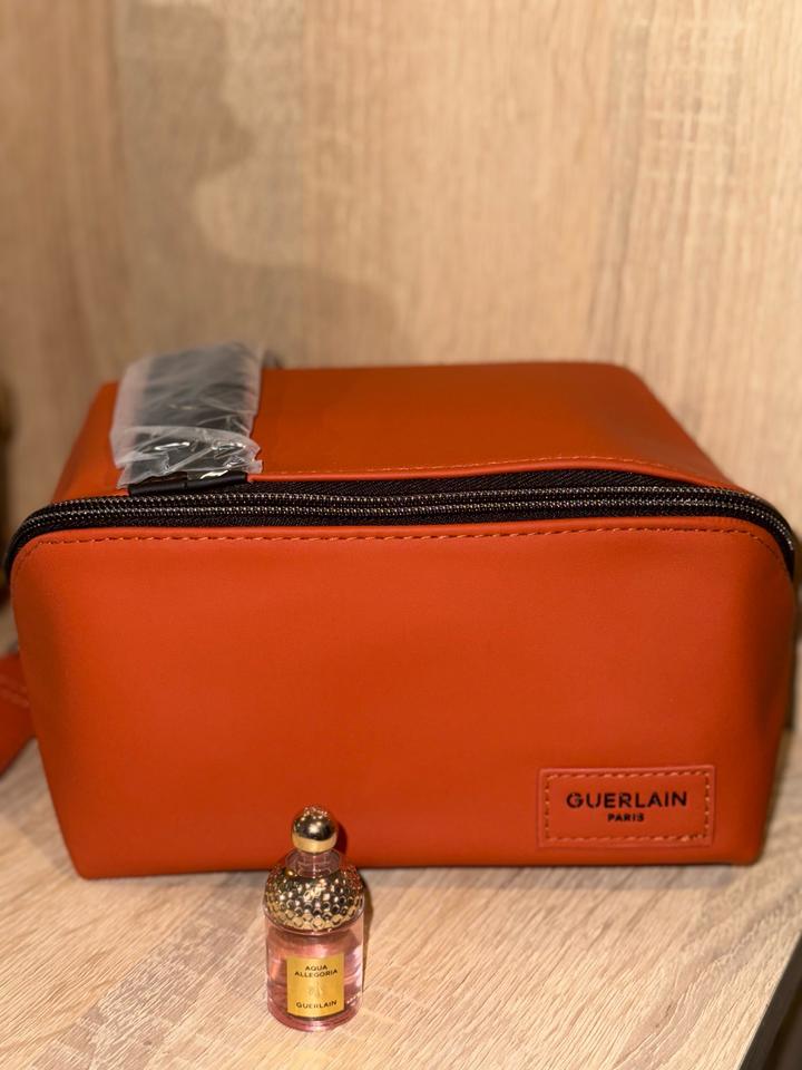 Косметичка и миниатюра Guerlain