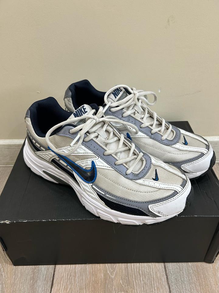 Кроссовки Nike