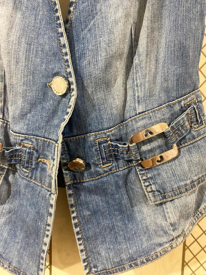 Джинсовая жилетка amnezia