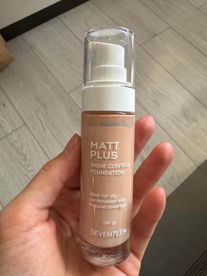 Тональный крем seven7een Matt Plus 01