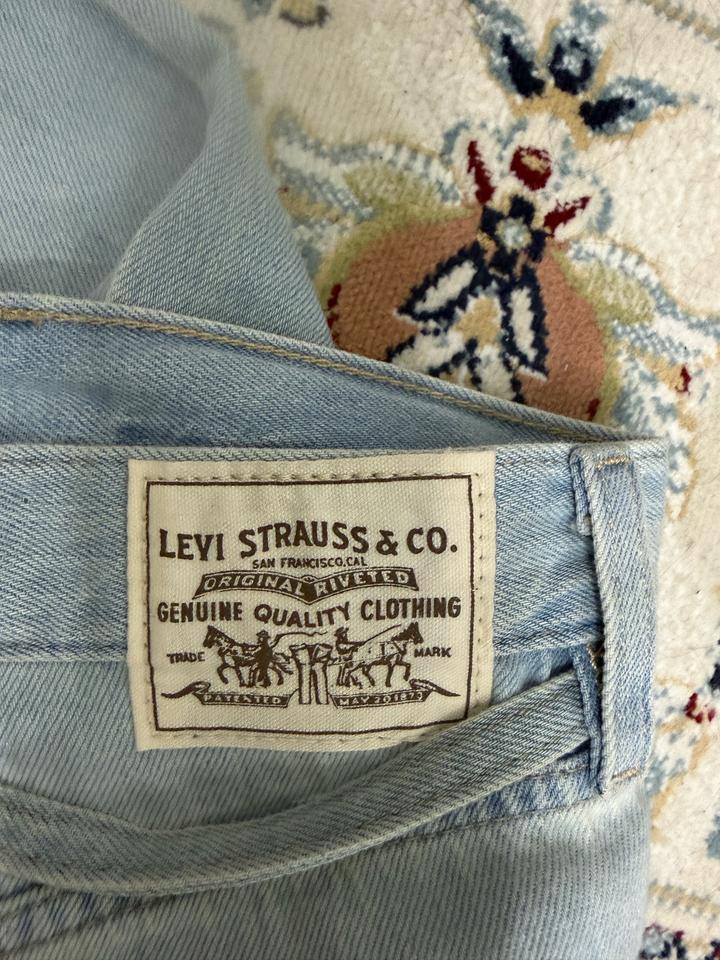 Levis