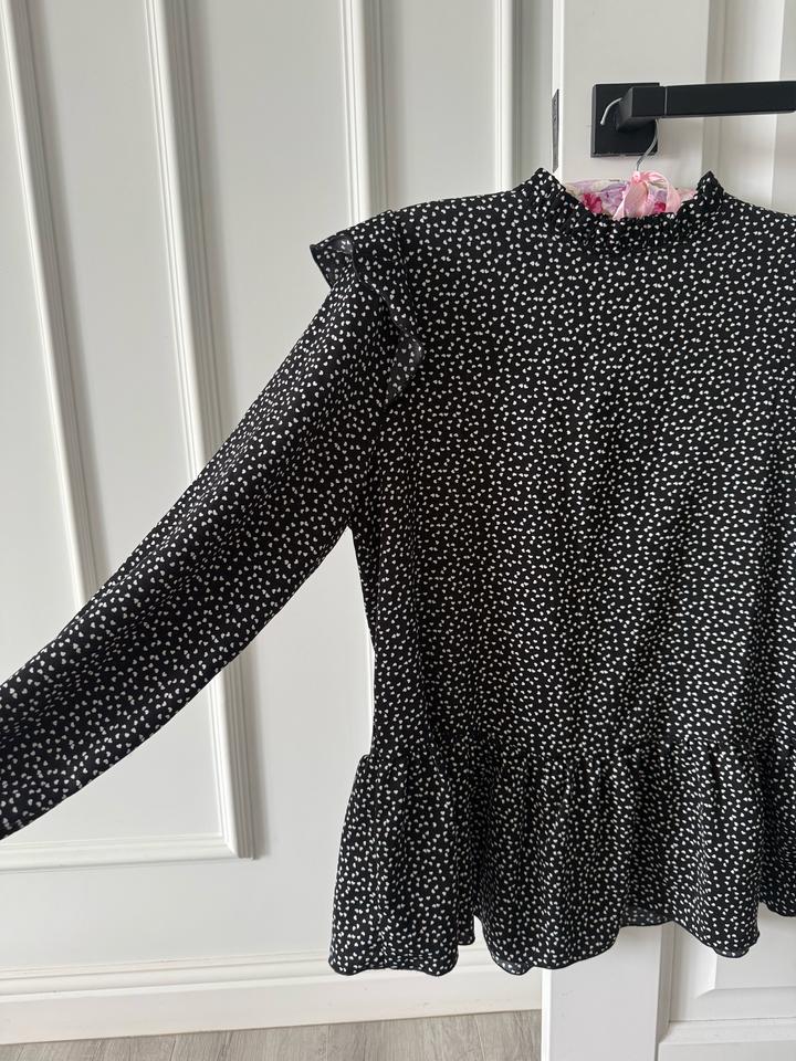 Шифоновая блузка в горошек