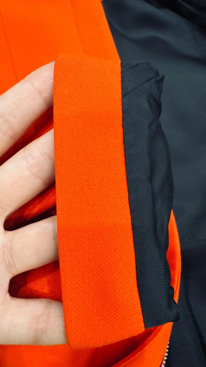 Красный пиджак на замке от Zara