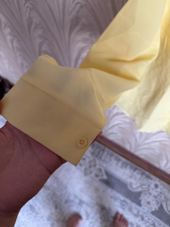 желтая рубашка