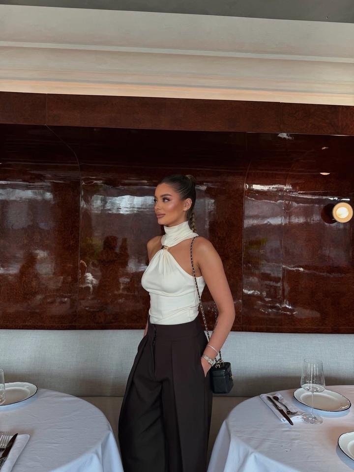 Кофточка с открытыми плечами