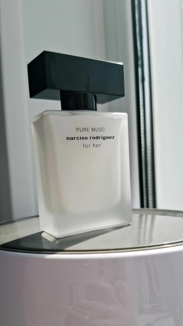 NARCISO RODRIGUEZ for her pure musc