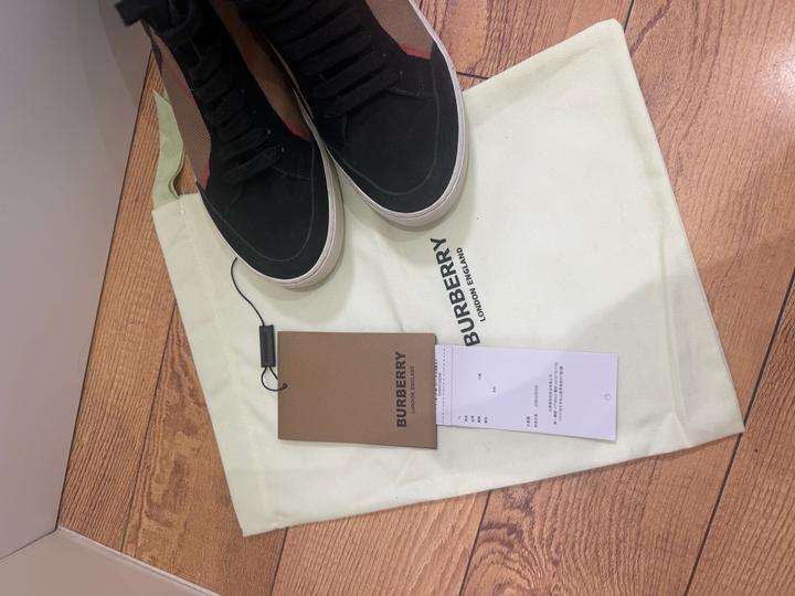 Кеды 36 размера. От бренда Burberry