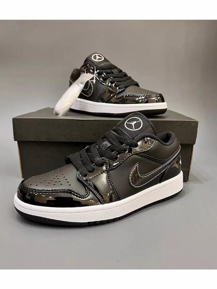 Кроссовки Nike air Jordan