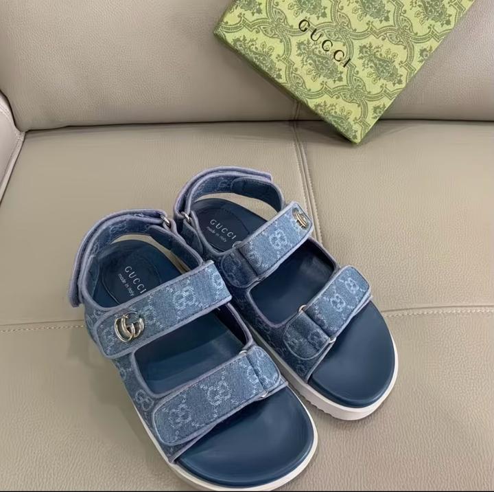 Gucci стиліндегі өте әдемі сандали